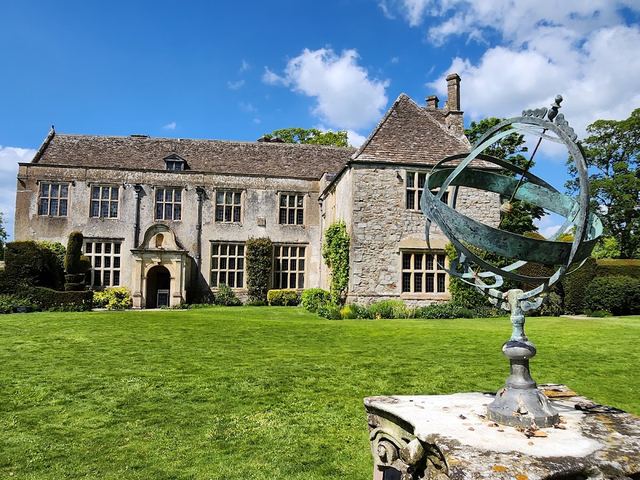 Avebury Manor