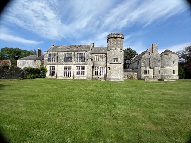 Wolfeton House